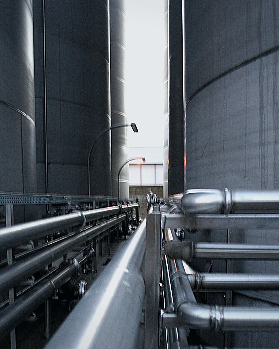 Líneas dedicadas de acero inoxidable entre los tanques del terminal